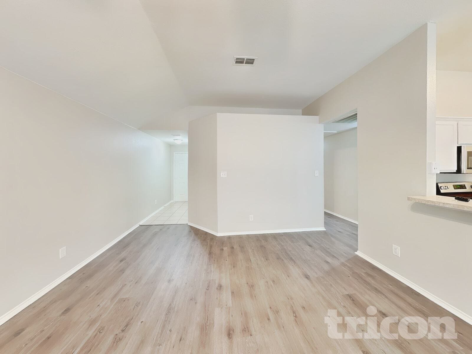 Building Photo - 1584 Sandhurst Dr