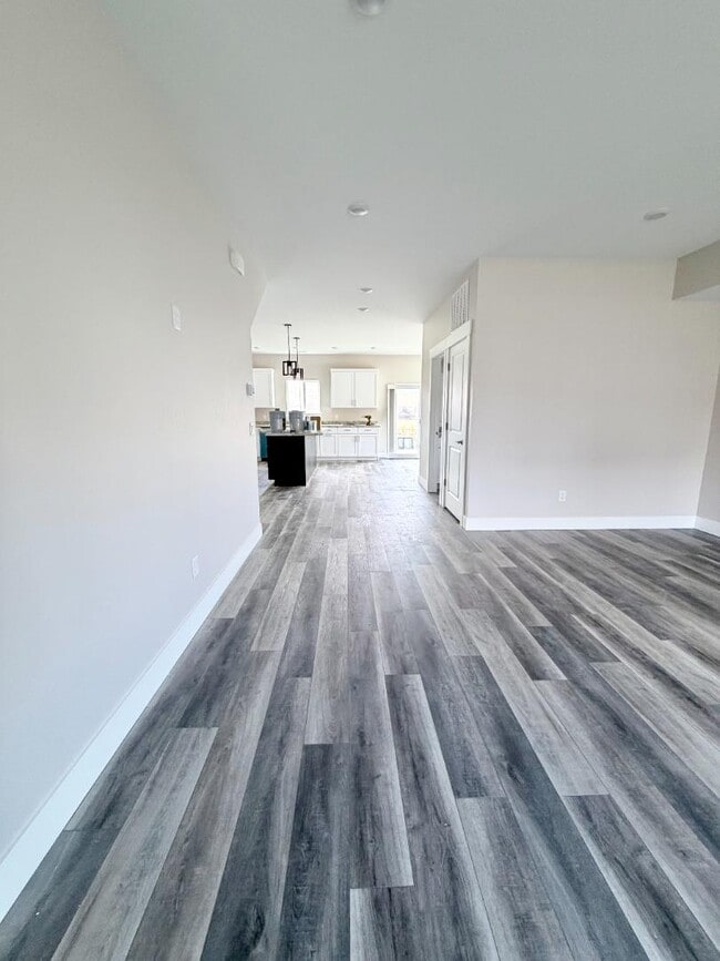 Building Photo - 7212 Shaver Dr