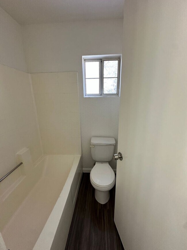 Building Photo - 3 BEDROOM ADELANTO HOME