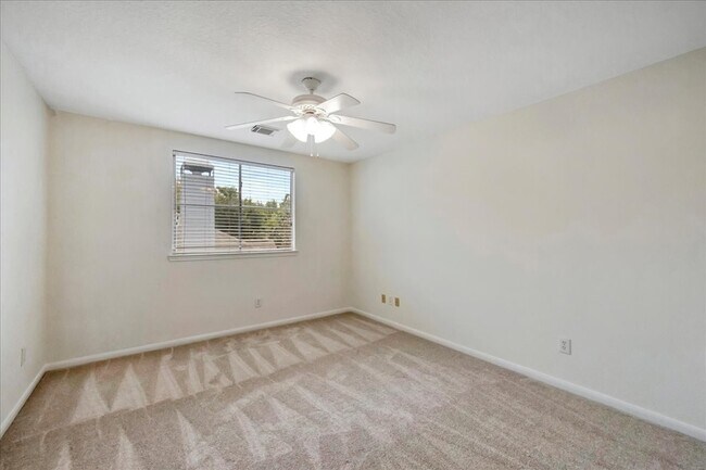 Building Photo - 14010 Hazel Ridge Ct