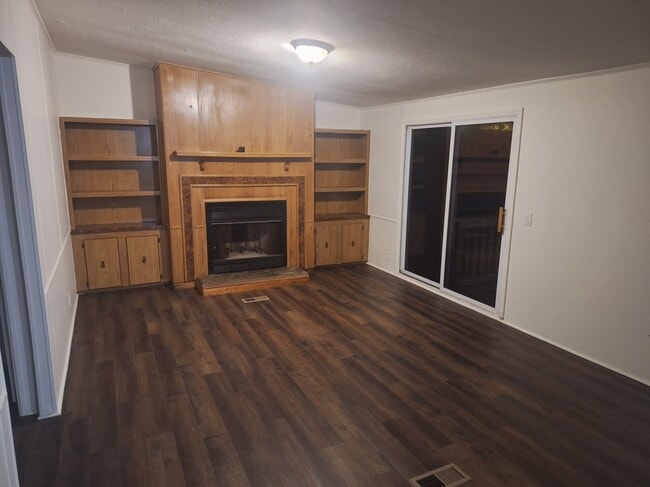 Building Photo - 836 W 11th St