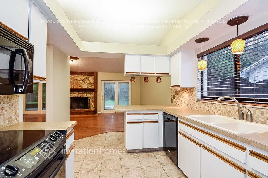 Building Photo - 5368 Black Pine Dr