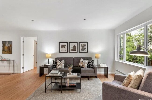 Building Photo - "Chic San Francisco Retreat: Spacious 1-Be...