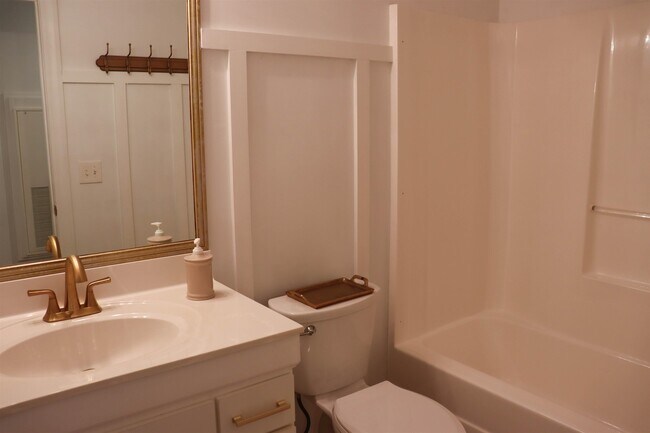 Building Photo - 4384 Daphne Ln