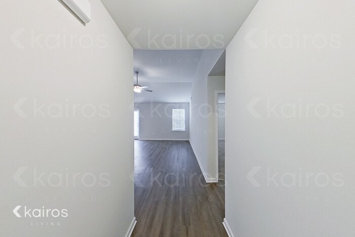 Building Photo - 205 Redwood Ct