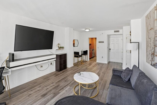 Building Photo - 1280 W Peachtree St NW