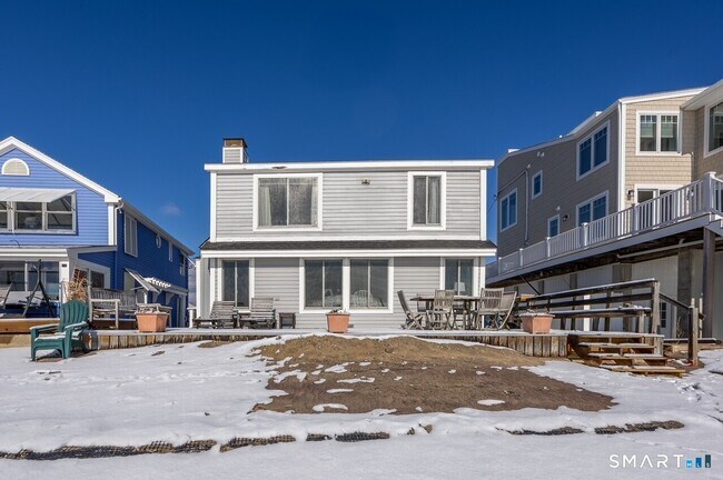 Building Photo - 33 Beach Rd W