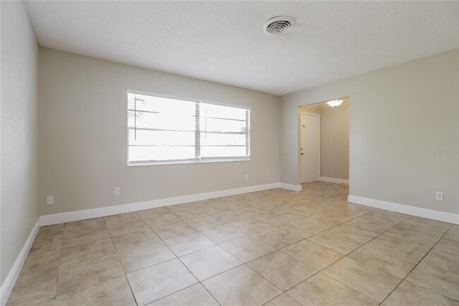 Building Photo - 734 Dunhill Dr