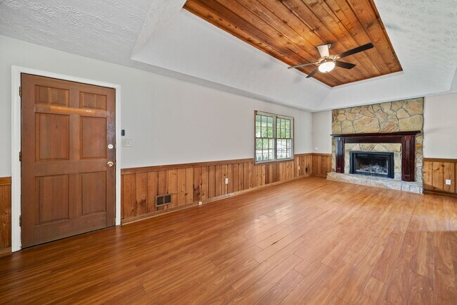 Building Photo - 58 6th Ave