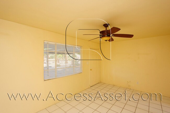 Building Photo - (*) Ave. La Fonda 78660