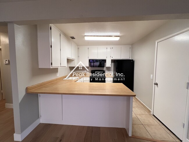 Building Photo - Nice Sacramento 2bd/1ba Halfplex!