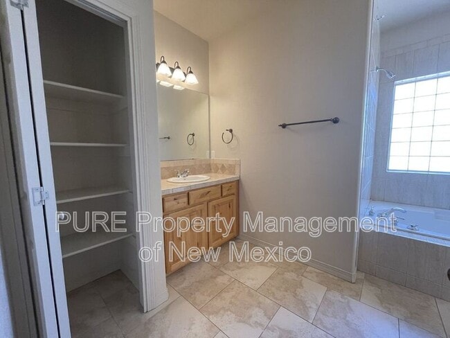 Building Photo - 3900 205 N Butler Ave