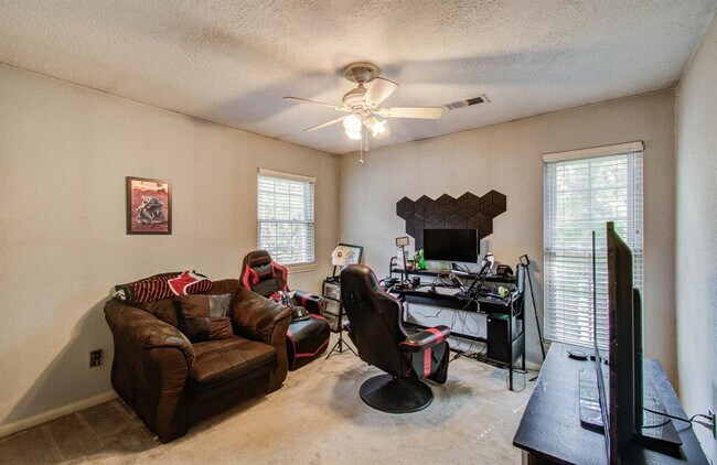 Building Photo - 18307 Forest Elms Dr