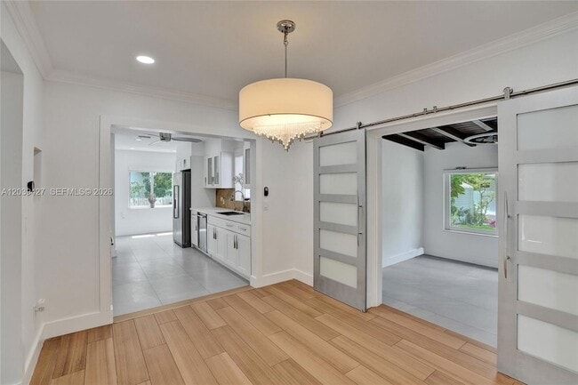 Building Photo - 213 NE 43rd St
