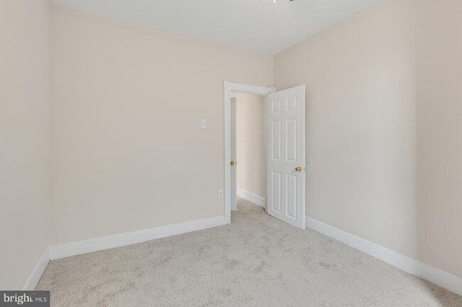 Building Photo - 2323 E Cambria St