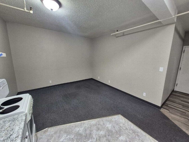 Building Photo - 301 N Riverfront Dr