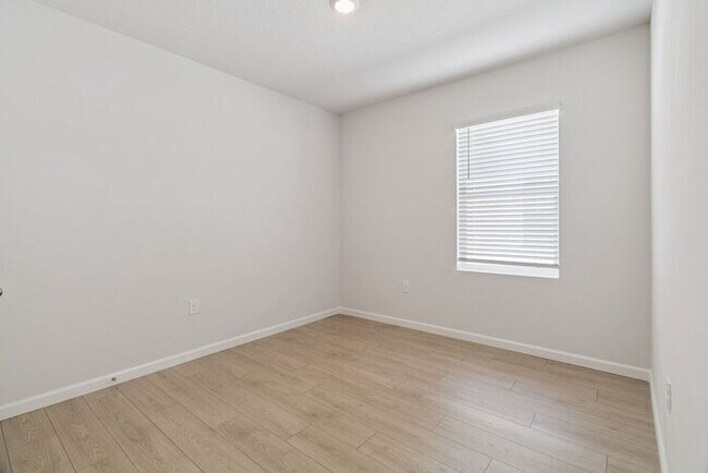 Building Photo - 1434 Garabaldi Cir SE