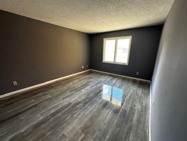 Building Photo - Your Updated & Cozy Savage Retreat. Available 8/1!