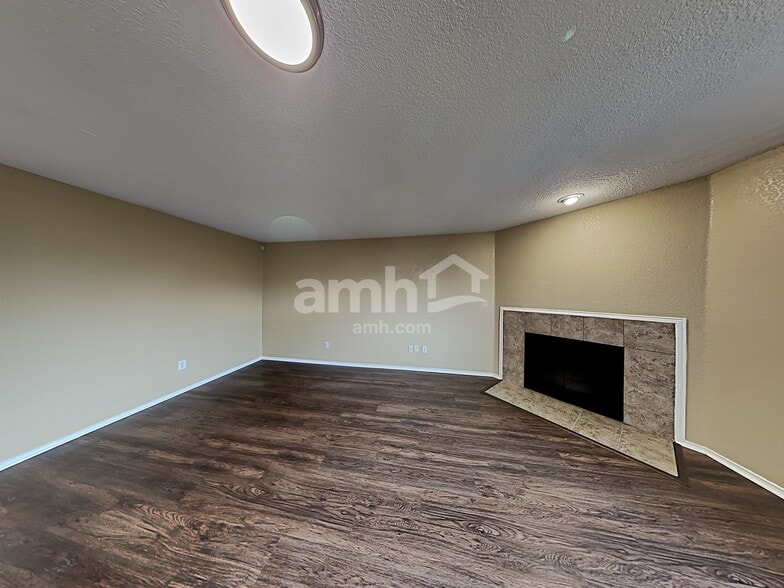 Building Photo - 8505 Hawkview Dr