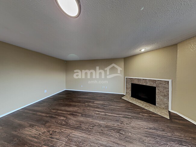 Building Photo - 8505 Hawkview Dr