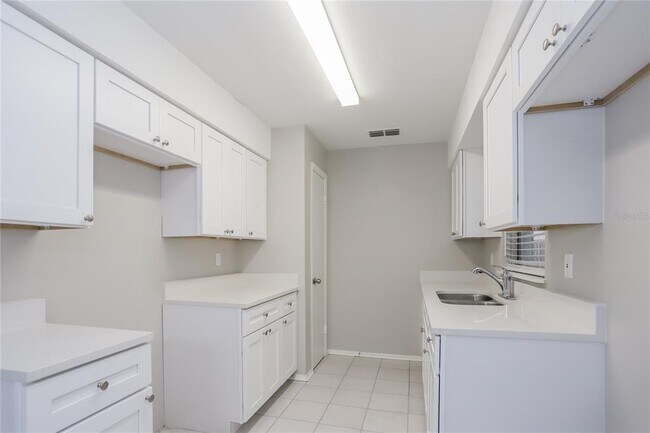 Building Photo - 834 Cinnamon Dr