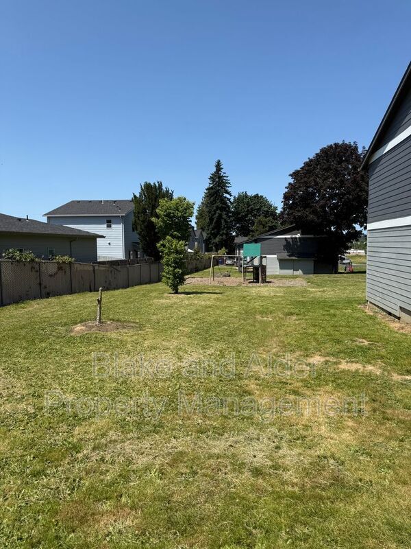 Building Photo - 3879 NE 152nd Ave