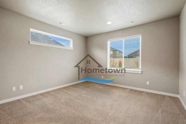 Building Photo - 3 Bedroom 2 Bath Home with 2-Car Attached ...