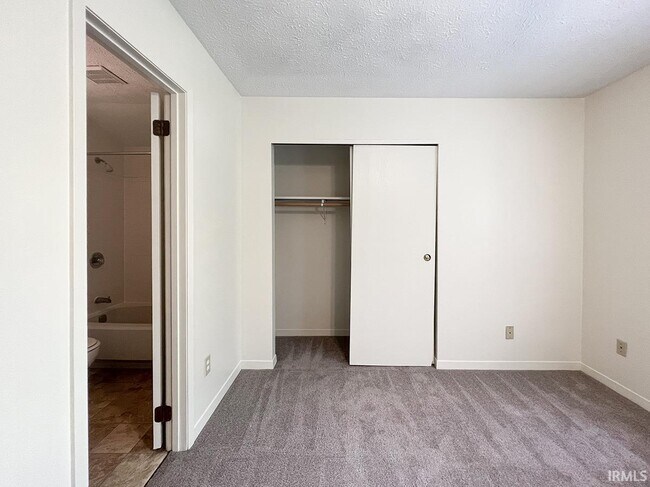 Building Photo - 513 E Graham Pl