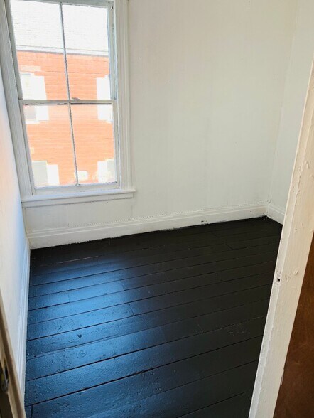 Building Photo - 362 9th St