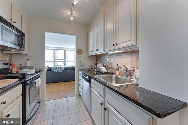 Building Photo - 224 W Rittenhouse Square