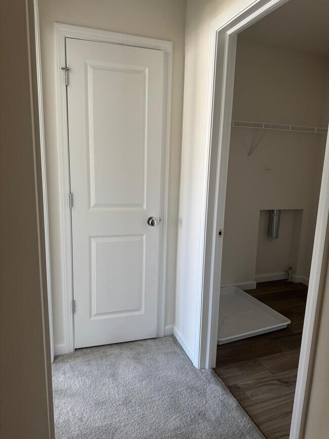 Building Photo - 5928 Hawkweed Dr