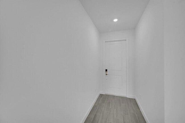 Building Photo - 3550 Hilton Dr