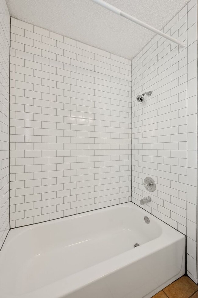 Building Photo - 7602 Woodstone Cove