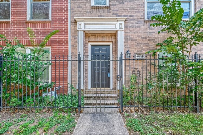 Building Photo - 2804 Chenevert St