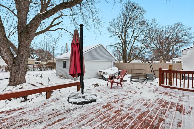 Building Photo - 4521 Thorncroft Ave