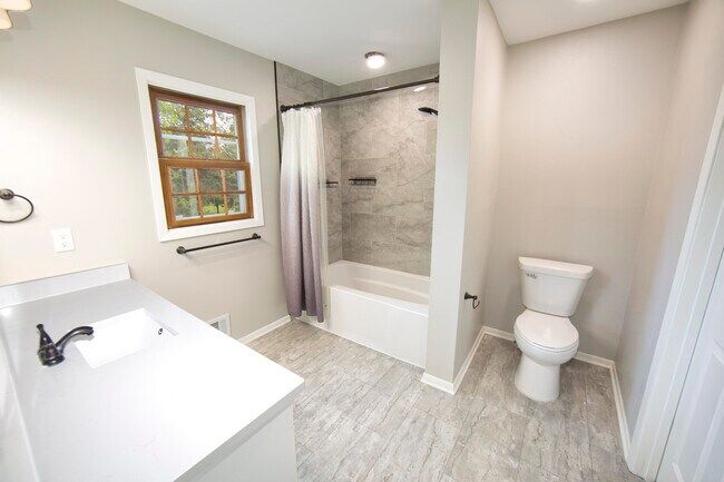 Building Photo - 10234 N La Cresta Dr