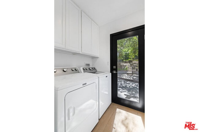 Building Photo - 3101 Beachwood Dr