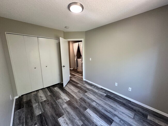 Building Photo - Lydia Court Duplex