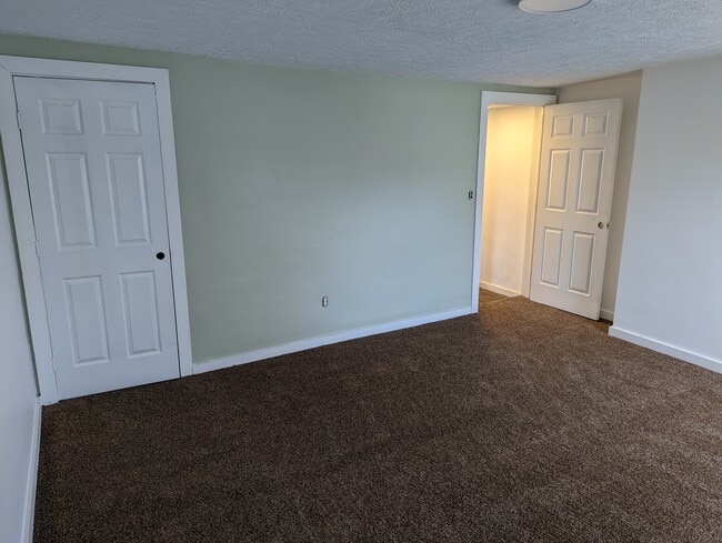 Building Photo - 3205 Parkview Ave