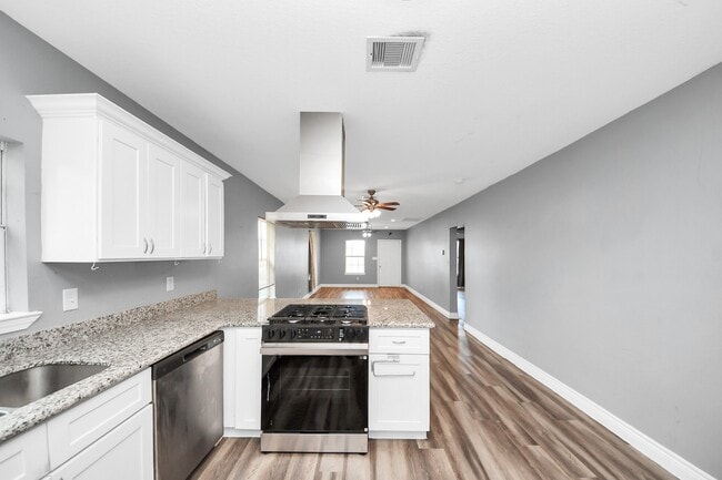 Building Photo - 221 3rd St N