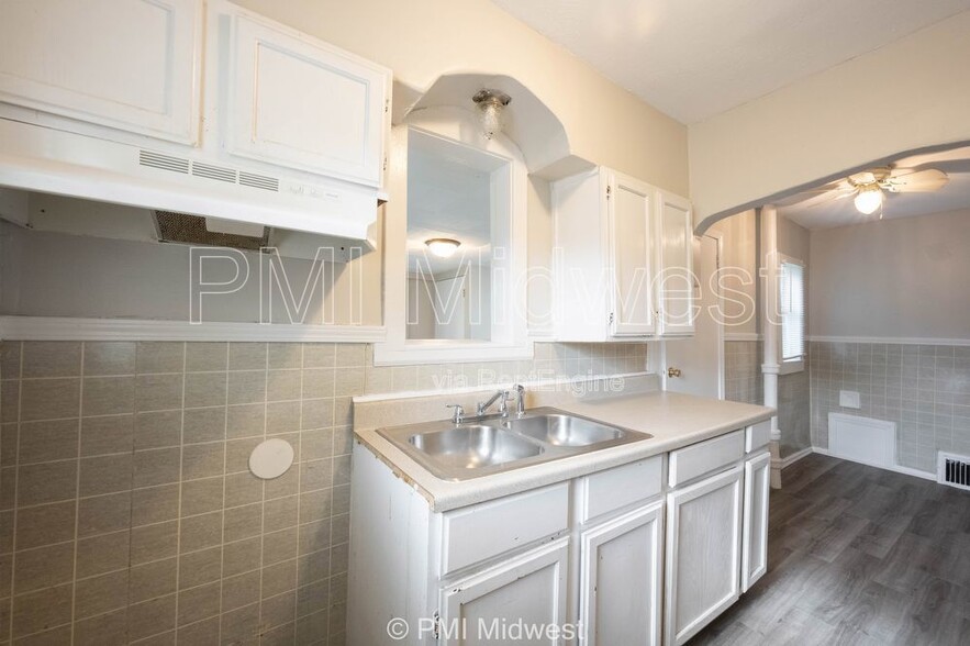 Building Photo - 1415 W Pruitt St