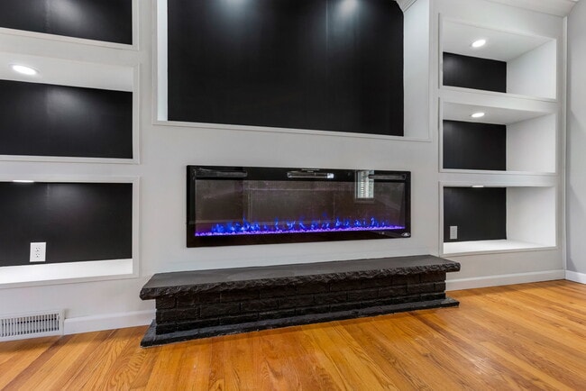 Building Photo - 11580 Highland Park