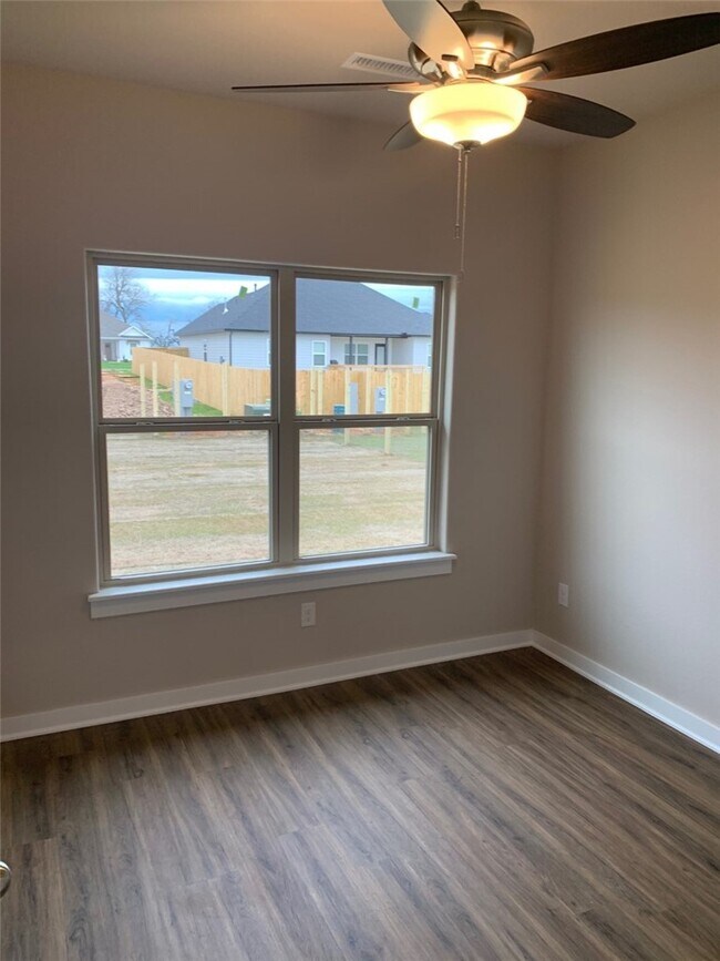 Building Photo - 403 N Otoe St