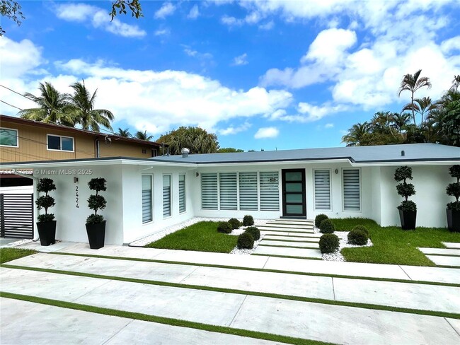 Primary Photo - 2424 Tortugas Ln