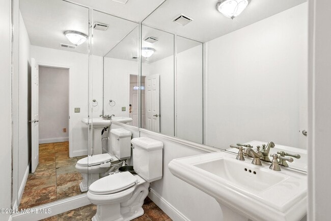 Building Photo - 62 Woodmere Dr