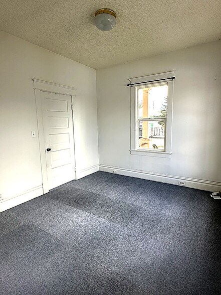 Building Photo - 2013 E 1st Ave