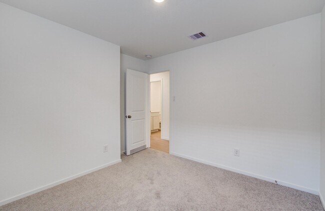 Building Photo - 17925 Valle Cupa Ln