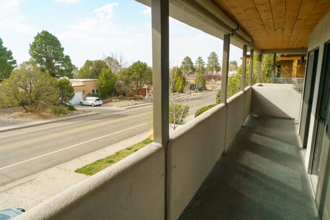 Building Photo - 1034 Wagon Train Dr SE