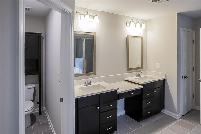 Building Photo - 1150 Red Bud Cir