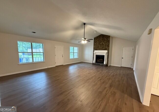 Building Photo - 105 Mockingbird Dr